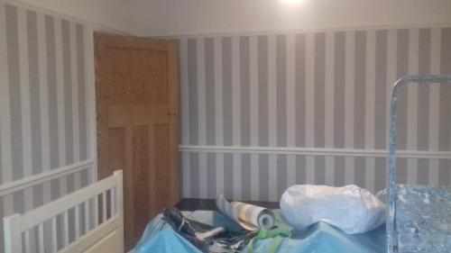 Wallpaper bedroom stripes 3